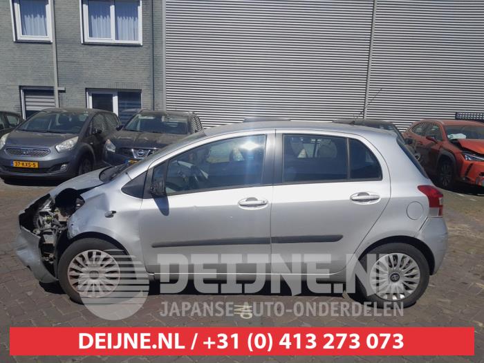 Toyota Yaris Driehoeks Ruit links-voor O724953