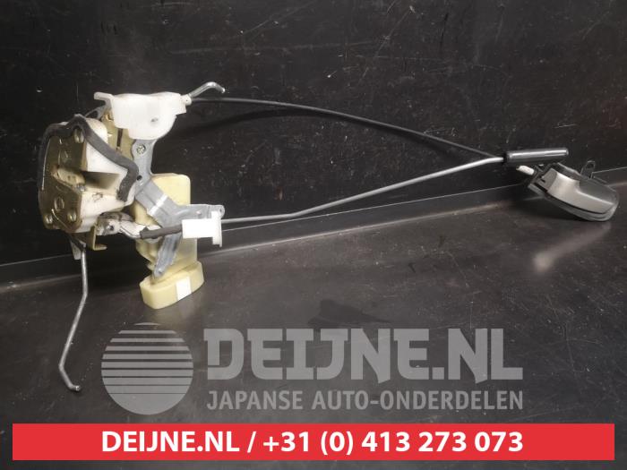 Toyota Yaris Door lock mechanism 4-door, front left O725019