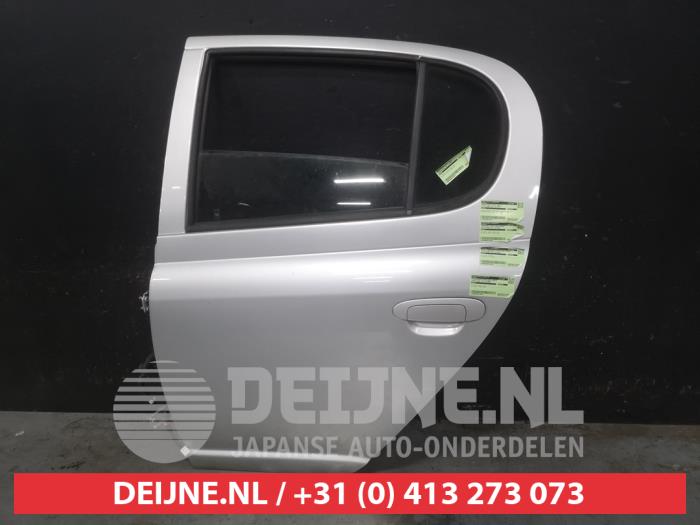 Toyota Yaris Rear door 4-door, left O725021