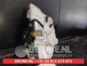 Suzuki Swift Door lock mechanism 4-door, front left O725258 photo 2