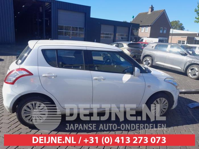 Suzuki Swift Portierruit 4Deurs rechts-voor O725276