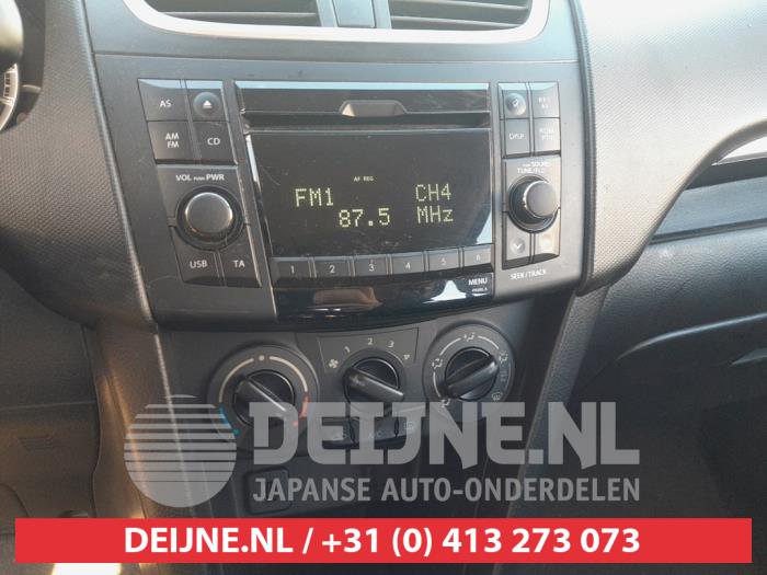 Suzuki Swift Radio O725280
