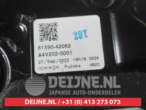 Toyota Rav-4 Tailgate reflector, left O725368 photo 3