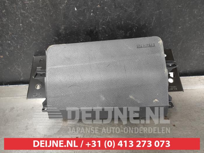 Nissan Navara Knee airbag, left O725387