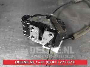 Nissan Navara Deurslot Mechaniek 4Deurs rechts-voor O725391 foto 2