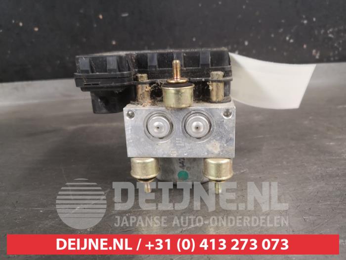 Gebruikte ABS Pomp Toyota Yaris Verso (P2) 1.3 16V Prijs op aanvraag aangeboden door V.Deijne Jap.Auto-onderdelen BV