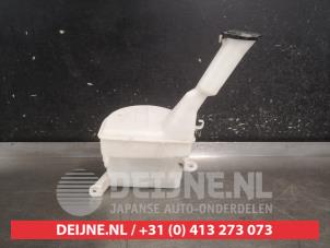 Toyota Yaris Verso Ruitensproeiertank voor O725459 foto 2