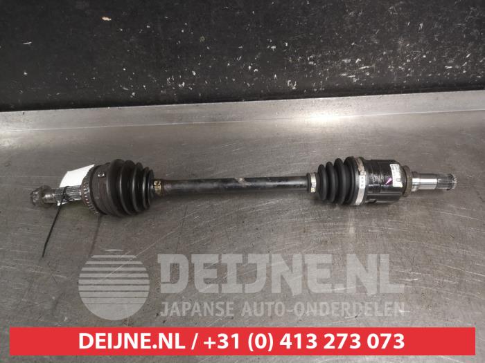 Gebruikte Aandrijfas links-voor Toyota Yaris (P1) 1.3 16V VVT-i Prijs € 50,00 Margeregeling aangeboden door V.Deijne Jap.Auto-onderdelen BV