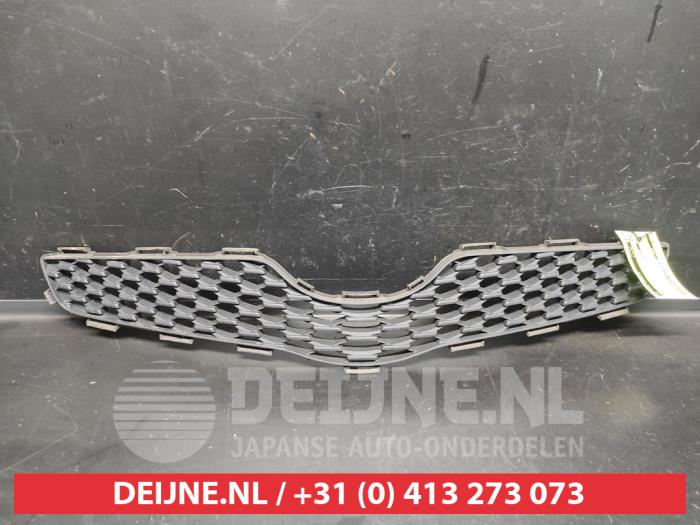 Toyota Yaris Grille O725694