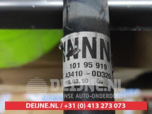 Toyota Yaris Front drive shaft, right O725732 photo 2