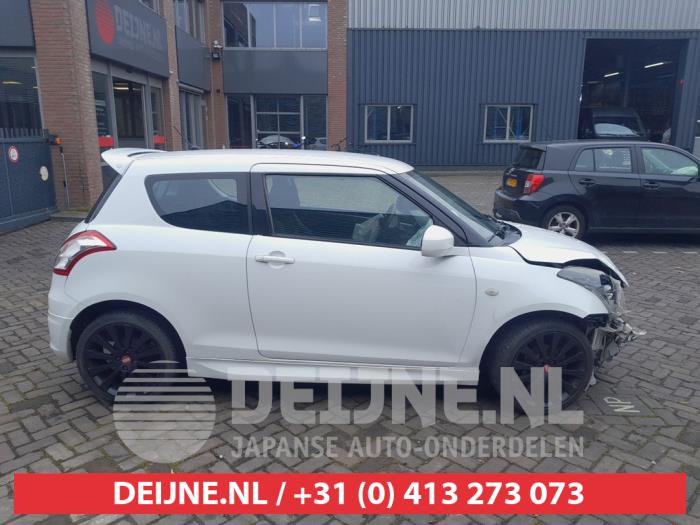 Suzuki Swift Türscheibe 2-türig rechts O725969