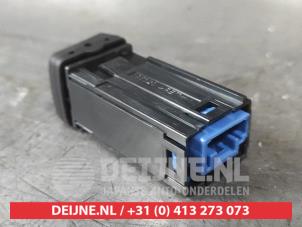Toyota Corolla Stoelverwarmings Schakelaar O726502 foto 2