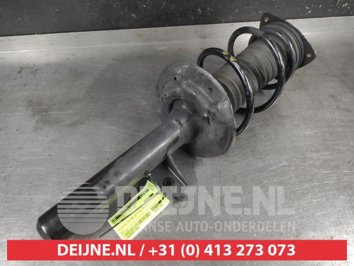 Nissan Qashqai Schokdemperpoot rechts-voor O726587