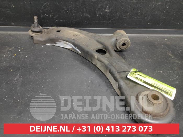 Suzuki Swift Draagarm onder links-voor O726913