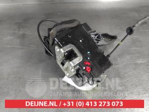 Kia Venga Deurslot Mechaniek 4Deurs links-achter O727134 foto 2