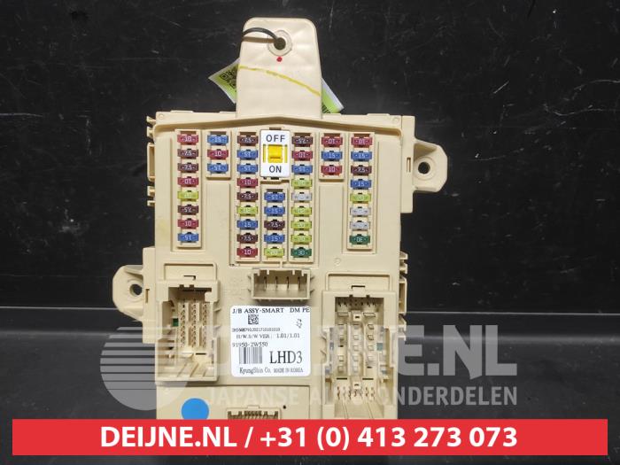 Hyundai Santafe Fuse box O727256