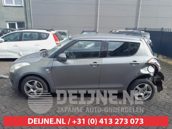 Suzuki Swift Portierruit 4Deurs links-voor O727353