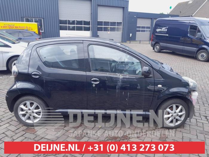 Toyota Aygo Rear door window 4-door door, rear right O727879
