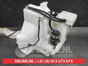 Subaru Forester Front windscreen washer reservoir O728007 photo 2