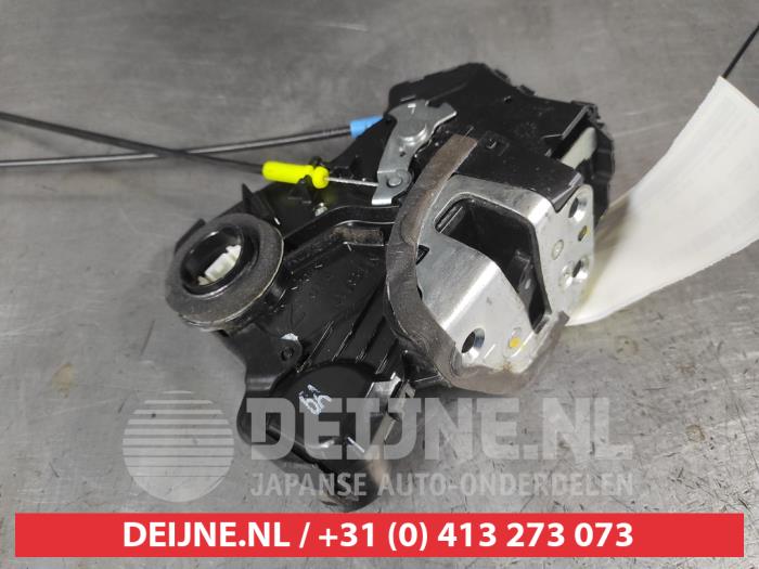Toyota Auris Türschlossmechanik 4-türig links vorne O728026