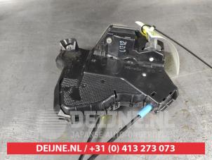 Toyota Auris Door lock mechanism 4-door, front left O728026 photo 2