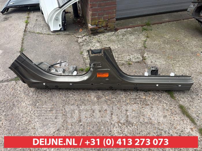 Toyota Yaris Cross Schwelle rechts O728126