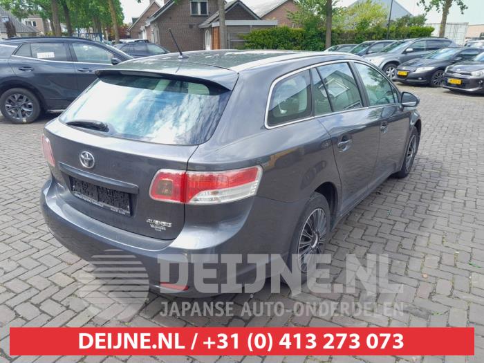 Toyota Avensis Rücklicht rechts O728351