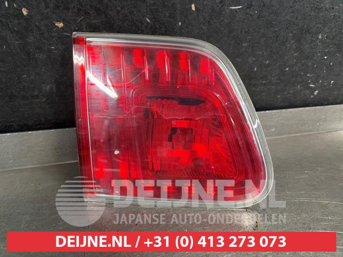 Toyota Avensis Heckklappenreflektor links O728355