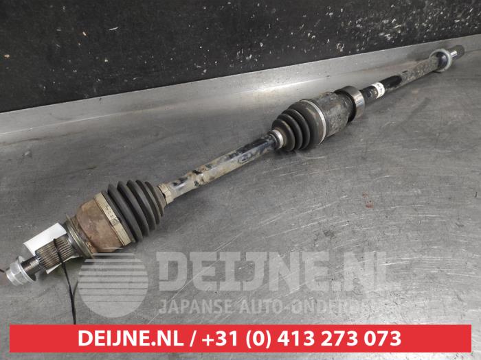 Gebruikte Steekas rechts-voor Mazda CX-5 II (KF) 2.0 SkyActiv-G 165 16V 2WD Prijs € 150,00 Margeregeling aangeboden door V.Deijne Jap.Auto-onderdelen BV