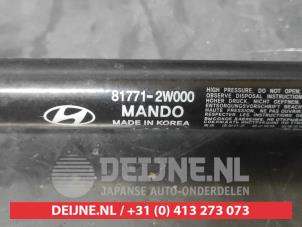 Hyundai Santafe Gasdemper rechts-achter O728827 foto 3