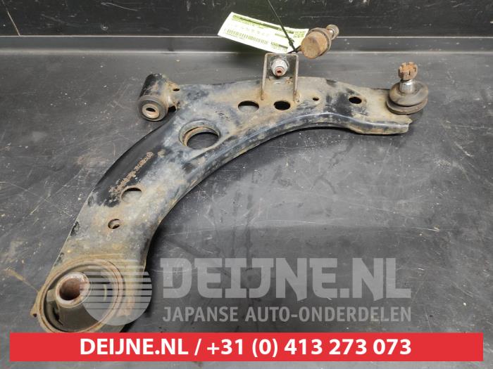 Daihatsu Sirion Querlenker unten rechts vorne O728952