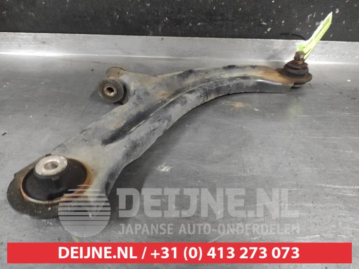 Nissan Note Querlenker unten rechts vorne O729080