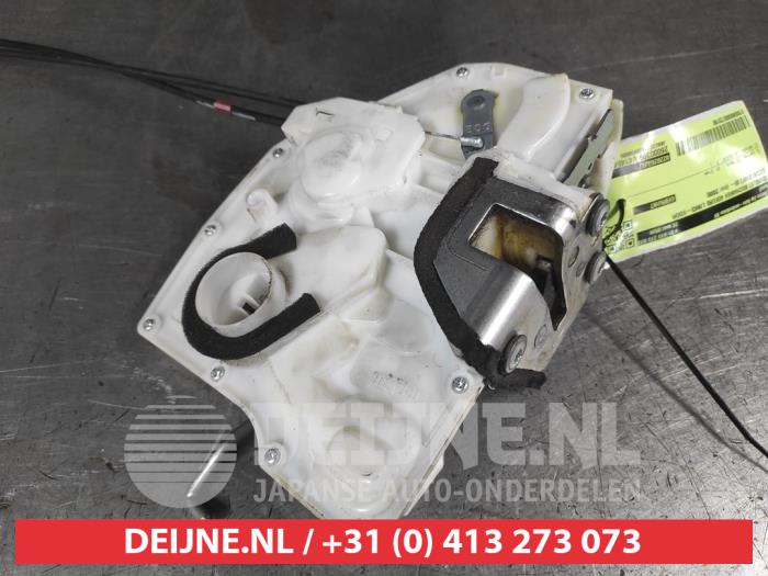 Suzuki Swift Türschlossmechanik 4-türig links vorne O729196