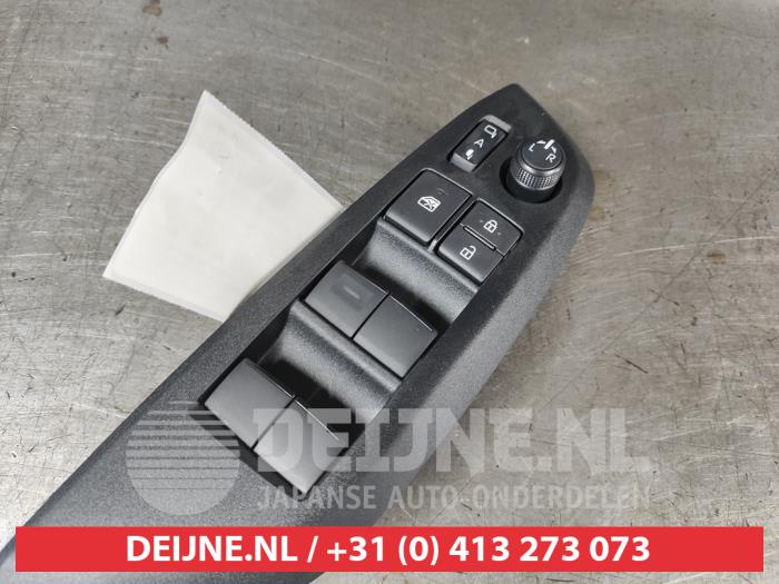Toyota Yaris Cross Kombischalter Fenster O729422