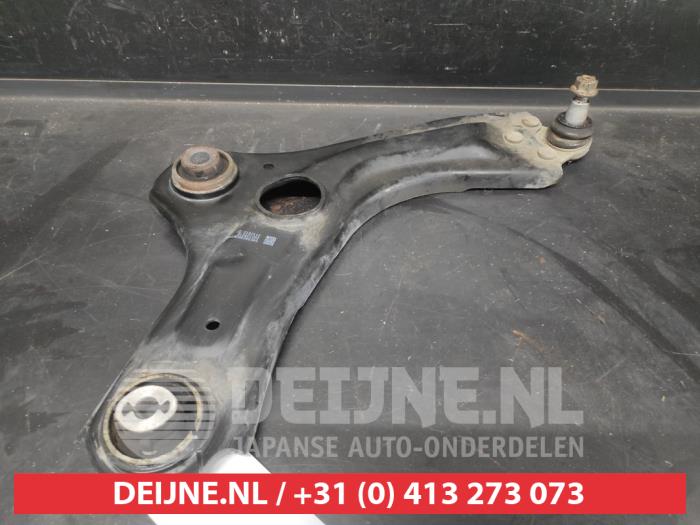 Nissan Juke Draagarm onder rechts-voor O730098