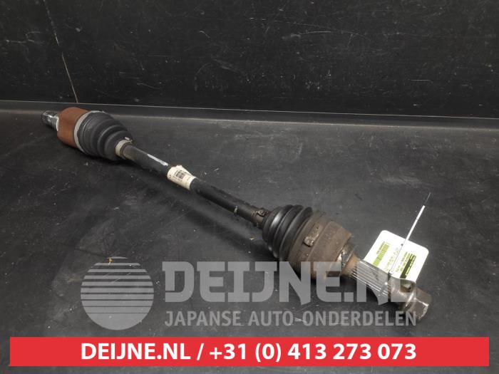 Gebruikte Aandrijfas links-voor Nissan Micra (K13) 1.2 12V Prijs op aanvraag aangeboden door V.Deijne Jap.Auto-onderdelen BV