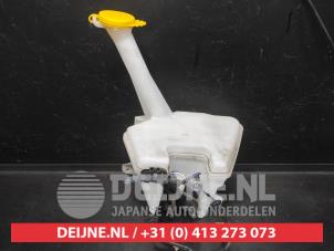 Toyota Yaris Ruitensproeiertank voor O730732 foto 2