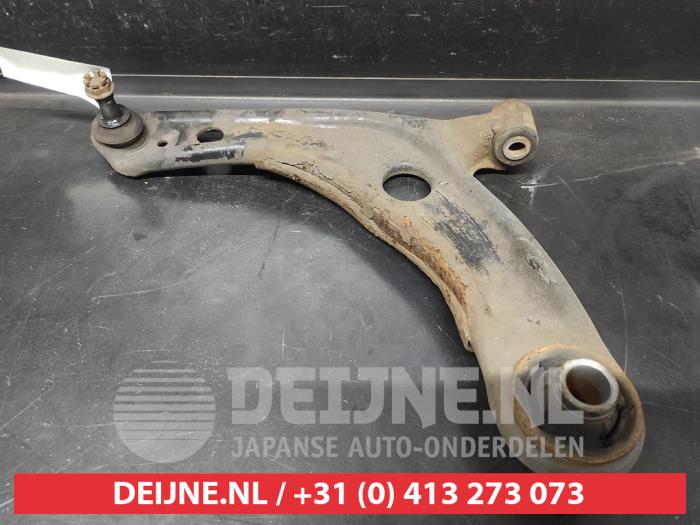 Toyota Yaris Querlenker unten links vorne O730804