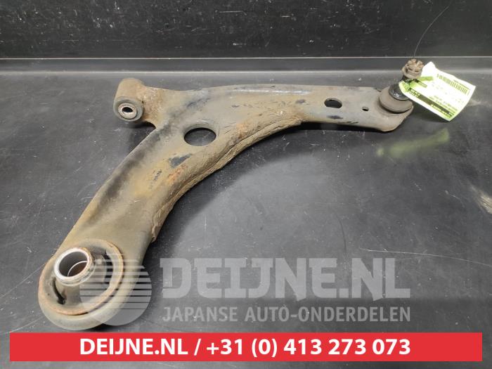 Toyota Yaris Front lower wishbone, right O730805