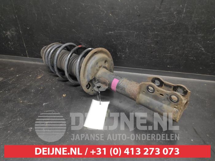 Toyota Yaris Stoßdämpferstrebe links vorne O730808