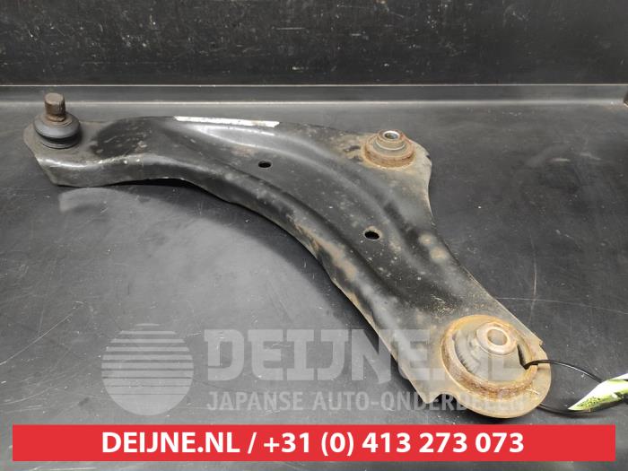 Nissan Juke Front lower wishbone, left O730922