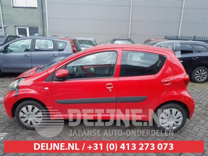 Toyota Aygo Türscheibe 4-türig links vorne O731016