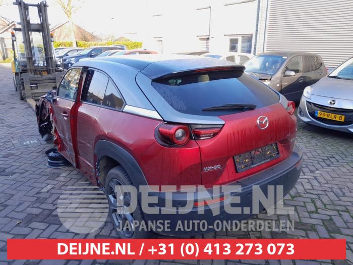 Mazda MX-30 Heckklappenreflektor links O731185