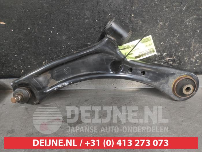 Suzuki SX-4 Draagarm onder links-voor O731214