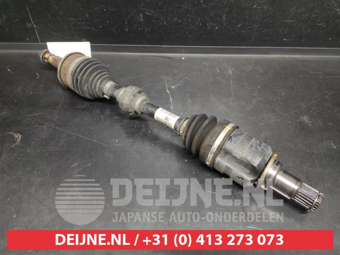 Toyota Auris Aandrijfas links-voor O731433