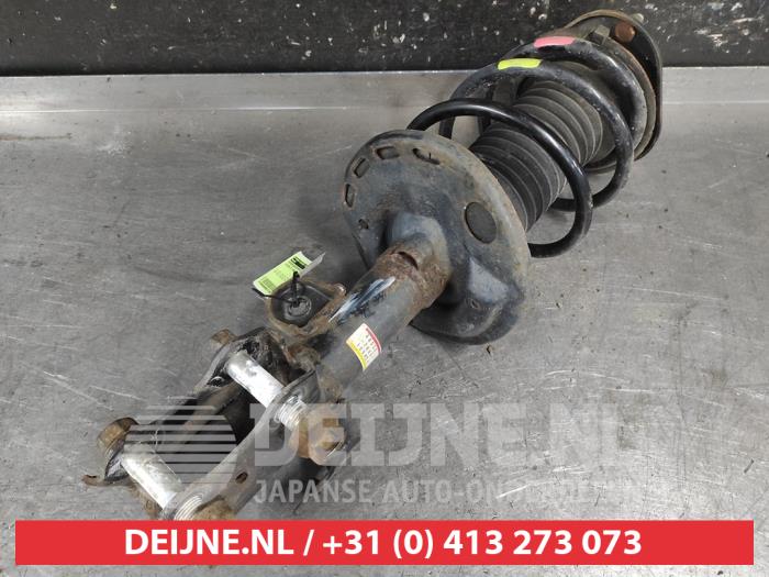 Lexus CT 200h Stoßdämpferstrebe links vorne O731443