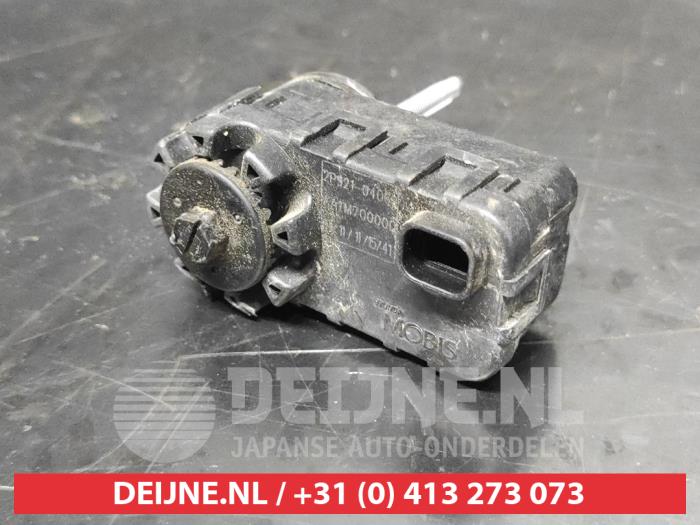 Kia Sorento Headlight motor O731501