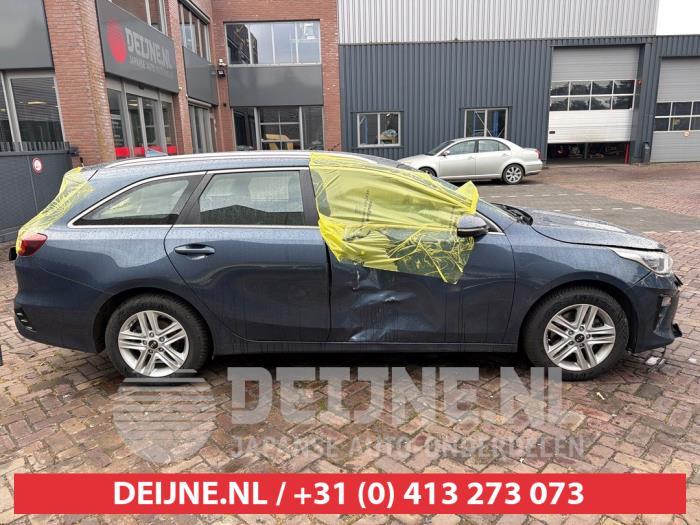 Kia Ceed Sportswagon Extra window 4-door, right O731543