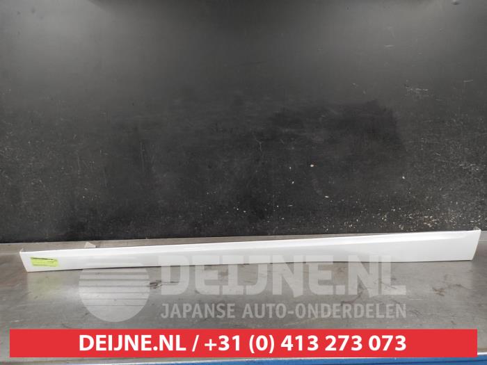 Suzuki Swift Seitenschürze links O731767