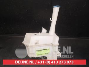 Hyundai I20 Ruitensproeiertank voor O731866 foto 3